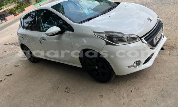 Acheter Occasion Voiture Peugeot 208 Blanc à Dakar, Dakar Acheter Occasion Voiture Peugeot 208 Blanc à Dakar, Dakar