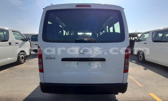 Dieundeu Beess Toyota Hiace Blanc Auto in Dakar in Dakar Dieundeu Beess Toyota Hiace Blanc Auto in Dakar in Dakar