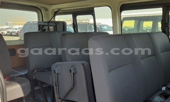 Dieundeu Beess Toyota Hiace Blanc Auto in Dakar in Dakar Dieundeu Beess Toyota Hiace Blanc Auto in Dakar in Dakar