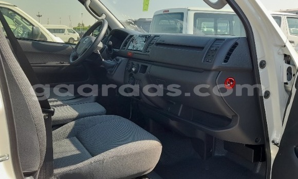 Dieundeu Beess Toyota Hiace Blanc Auto in Dakar in Dakar Dieundeu Beess Toyota Hiace Blanc Auto in Dakar in Dakar