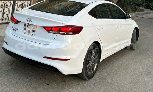 Acheter Occasion Voiture Hyundai Elantra Blanc à Dakar, Dakar Acheter Occasion Voiture Hyundai Elantra Blanc à Dakar, Dakar