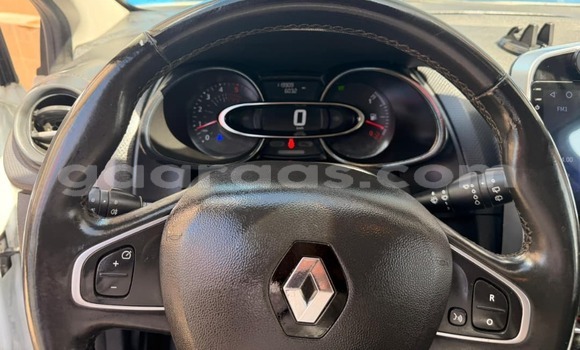 Dieundeu Occasion Renault Clio White Auto in Dakar in Dakar Dieundeu Occasion Renault Clio White Auto in Dakar in Dakar