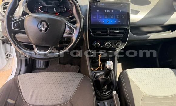 Dieundeu Occasion Renault Clio White Auto in Dakar in Dakar Dieundeu Occasion Renault Clio White Auto in Dakar in Dakar