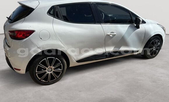 Dieundeu Occasion Renault Clio White Auto in Dakar in Dakar Dieundeu Occasion Renault Clio White Auto in Dakar in Dakar