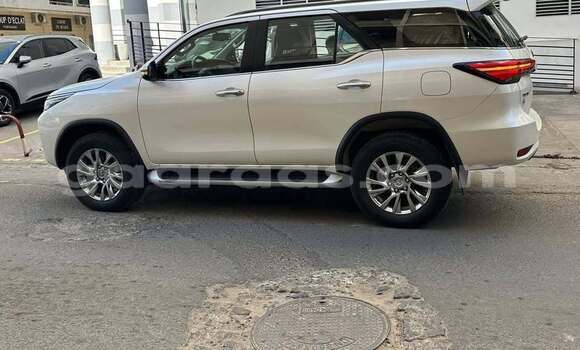 Acheter Occasion Voiture Toyota Fortuner Rouge à Dakar, Dakar