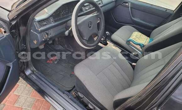 Acheter Occasion Voiture Mercedes-Benz C180 Noir à Dakar, Dakar Acheter Occasion Voiture Mercedes-Benz C180 Noir à Dakar, Dakar