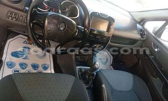 Acheter Occasion Voiture Renault Clio Blanc à Dakar, Dakar Acheter Occasion Voiture Renault Clio Blanc à Dakar, Dakar