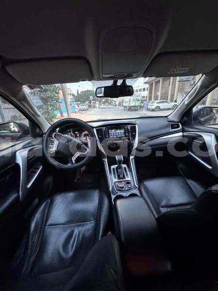 Big with watermark mitsubishi pajero dakar dakar 33107