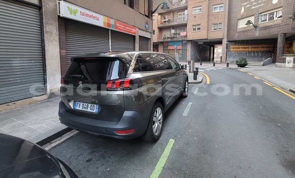 Buy Import Peugeot 5008 Green Car in Dakar in Dakar Buy Import Peugeot 5008 Green Car in Dakar in Dakar