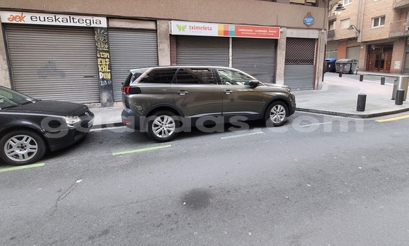 Buy Import Peugeot 5008 Green Car in Dakar in Dakar Buy Import Peugeot 5008 Green Car in Dakar in Dakar