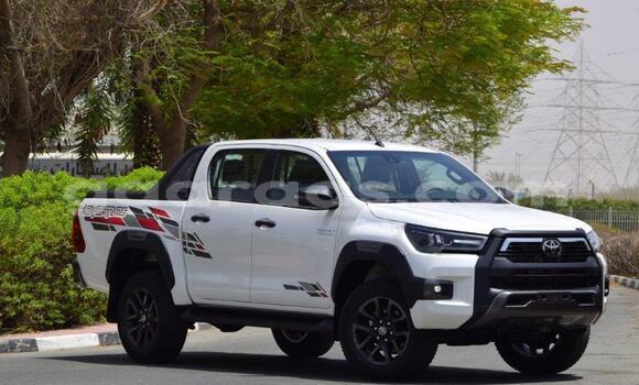 Buy Used Toyota Hilux White Car in Dakar in Dakar Buy Used Toyota Hilux White Car in Dakar in Dakar