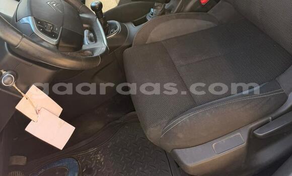 Dieundeu Occasion Citroen C4 White Auto in Dakar in Dakar Dieundeu Occasion Citroen C4 White Auto in Dakar in Dakar