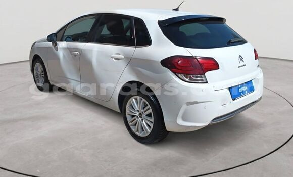 Dieundeu Occasion Citroen C4 White Auto in Dakar in Dakar Dieundeu Occasion Citroen C4 White Auto in Dakar in Dakar