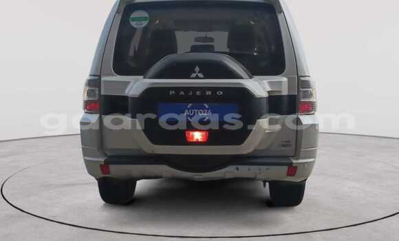 Dieundeu Occasion Mitsubishi Pajero White Auto in Dakar in Dakar Dieundeu Occasion Mitsubishi Pajero White Auto in Dakar in Dakar