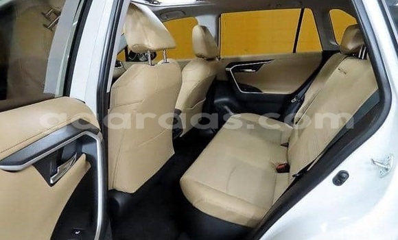Buy Used Toyota Rav 4 White Car in Dakar in Dakar Buy Used Toyota Rav 4 White Car in Dakar in Dakar