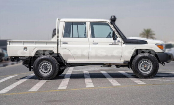 Buy Used Toyota Land Cruiser White Car in Dakar in Dakar Buy Used Toyota Land Cruiser White Car in Dakar in Dakar