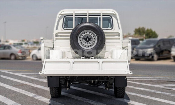 Buy Used Toyota Land Cruiser White Car in Dakar in Dakar Buy Used Toyota Land Cruiser White Car in Dakar in Dakar