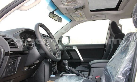 Buy Used Toyota Land Cruiser Prado White Car in Dakar in Dakar Buy Used Toyota Land Cruiser Prado White Car in Dakar in Dakar