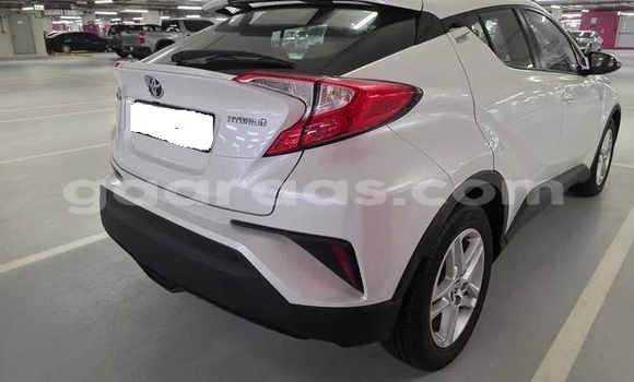 Buy Used Toyota C-HR White Car in Dakar in Dakar Buy Used Toyota C-HR White Car in Dakar in Dakar