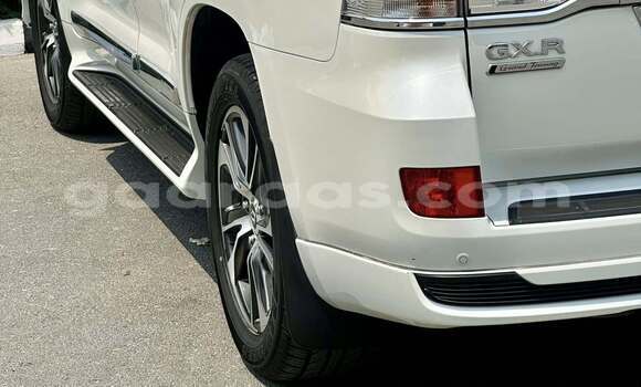 Buy Used Toyota Land Cruiser White Car in Dakar in Dakar Buy Used Toyota Land Cruiser White Car in Dakar in Dakar