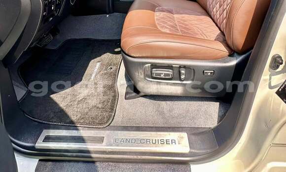 Buy Used Toyota Land Cruiser White Car in Dakar in Dakar Buy Used Toyota Land Cruiser White Car in Dakar in Dakar