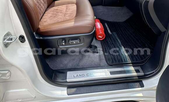 Buy Used Toyota Land Cruiser White Car in Dakar in Dakar Buy Used Toyota Land Cruiser White Car in Dakar in Dakar