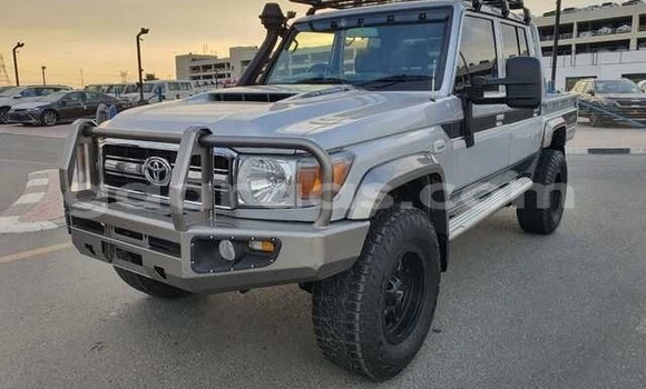 Acheter Occasion Voiture Toyota Land Cruiser Gris à Guinguineo, Fatick