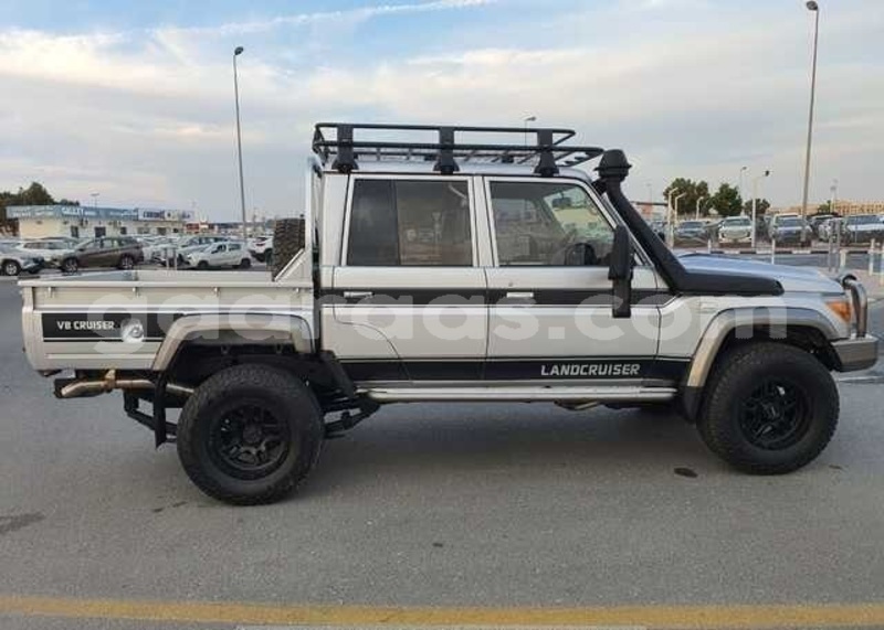 Big with watermark toyota land cruiser fatick guinguineo 33217