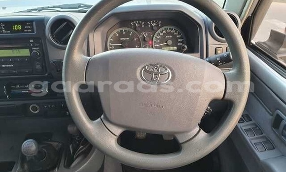 Buy Used Toyota Land Cruiser Silver Car in Guinguineo in Fatick Buy Used Toyota Land Cruiser Silver Car in Guinguineo in Fatick