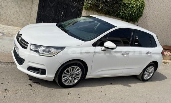 Dieundeu Occasion Citroen C4 White Auto in Dakar in Dakar Dieundeu Occasion Citroen C4 White Auto in Dakar in Dakar