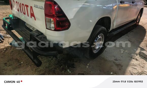 Dieundeu Occasion Toyota Hilux Blanc Auto in Dakar in Dakar Dieundeu Occasion Toyota Hilux Blanc Auto in Dakar in Dakar