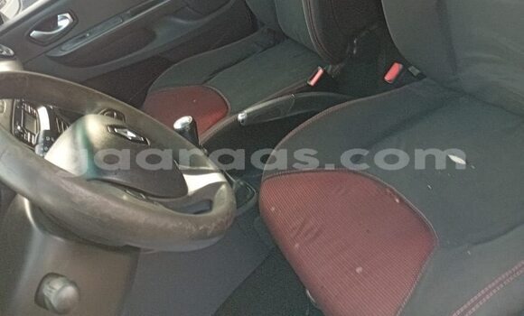 Acheter Occasion Voiture Renault Clio Blanc à Dakar, Dakar Acheter Occasion Voiture Renault Clio Blanc à Dakar, Dakar