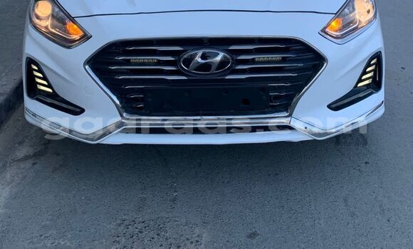 Acheter Occasion Voiture Hyundai Solaris Blanc à Dakar, Dakar