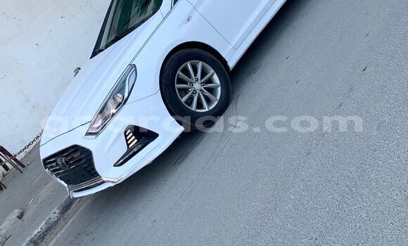 Acheter Occasion Voiture Hyundai Solaris Blanc à Dakar, Dakar Acheter Occasion Voiture Hyundai Solaris Blanc à Dakar, Dakar