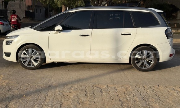 Dieundeu Occasion Citroen C4picasso White Auto in Dakar in Dakar Dieundeu Occasion Citroen C4picasso White Auto in Dakar in Dakar