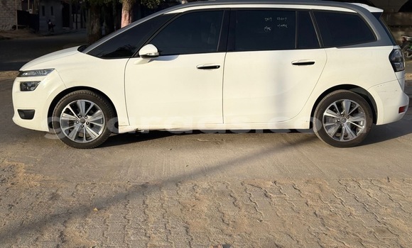 Dieundeu Occasion Citroen C4picasso White Auto in Dakar in Dakar Dieundeu Occasion Citroen C4picasso White Auto in Dakar in Dakar