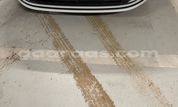 Dieundeu Imported Volkswagen Golf White Auto in Dakar in Dakar