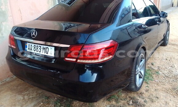 Dieundeu Occasion Mercedes‒Benz E–Class Black Auto in Thiès in Région de Thiès Dieundeu Occasion Mercedes‒Benz E–Class Black Auto in Thiès in Région de Thiès