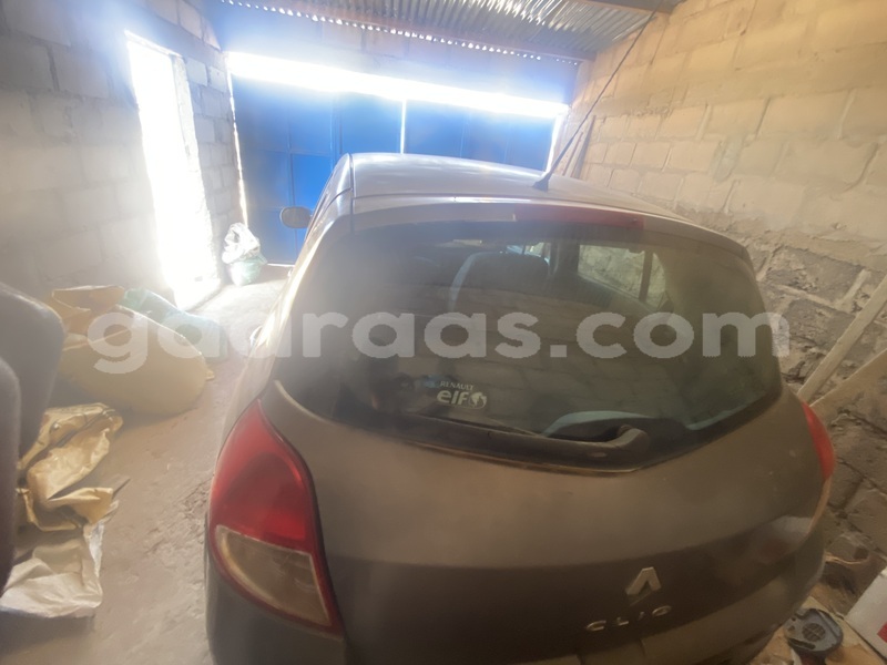 Big with watermark renault clio matam matam 33401