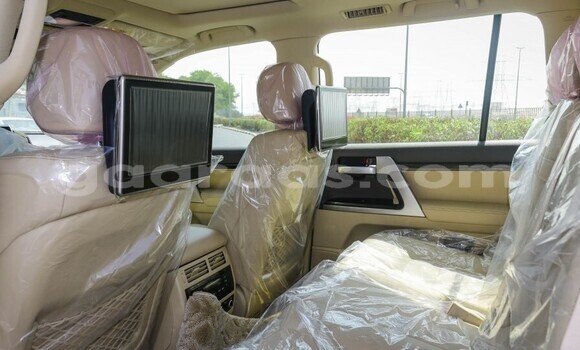 Dieundeu Occasion Toyota Land Cruiser White Auto in Dakar in Dakar Dieundeu Occasion Toyota Land Cruiser White Auto in Dakar in Dakar