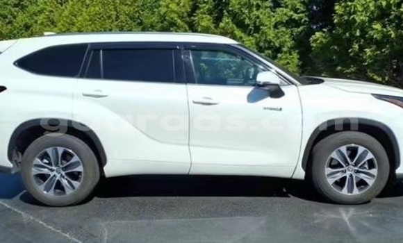 Dieundeu Occasion Toyota Highlander White Auto in Dakar in Dakar Dieundeu Occasion Toyota Highlander White Auto in Dakar in Dakar