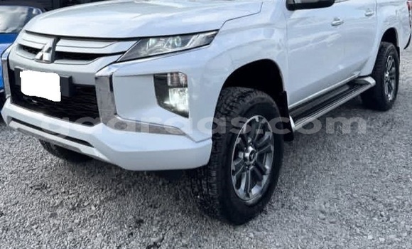 Acheter Occasion Voiture Mitsubishi L200 Blanc à Dakar, Dakar Acheter Occasion Voiture Mitsubishi L200 Blanc à Dakar, Dakar