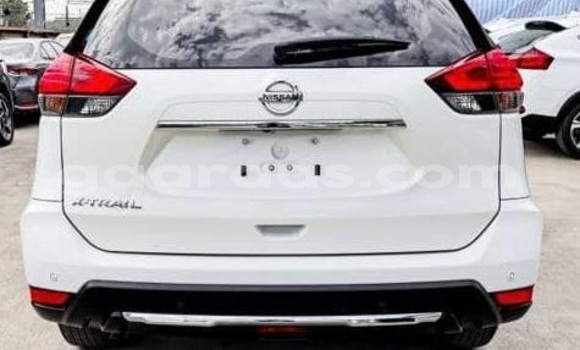 Buy Used Nissan X–Trail White Car in Dakar in Dakar Buy Used Nissan X–Trail White Car in Dakar in Dakar