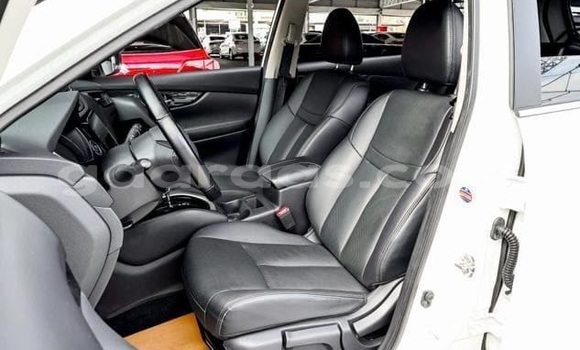 Buy Used Nissan X–Trail White Car in Dakar in Dakar Buy Used Nissan X–Trail White Car in Dakar in Dakar