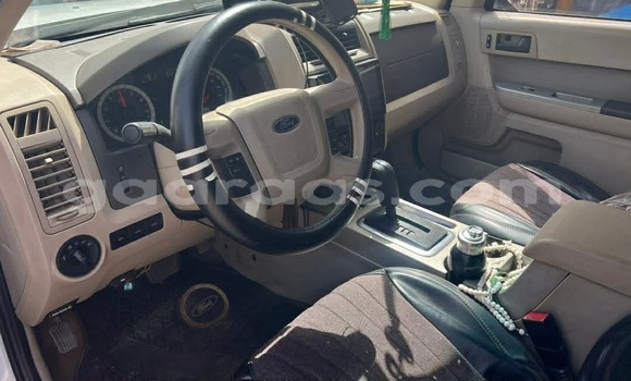Acheter Occasion Voiture Ford Escape Blanc à Dakar, Dakar Acheter Occasion Voiture Ford Escape Blanc à Dakar, Dakar