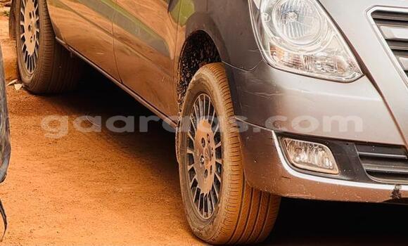 Acheter Occasion Voiture Hyundai Starex Beige à Dakar, Dakar Acheter Occasion Voiture Hyundai Starex Beige à Dakar, Dakar