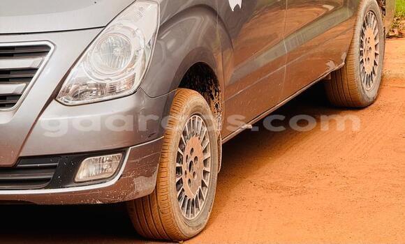 Acheter Occasion Voiture Hyundai Starex Beige à Dakar, Dakar Acheter Occasion Voiture Hyundai Starex Beige à Dakar, Dakar