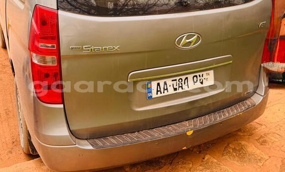 Acheter Occasion Voiture Hyundai Starex Beige à Dakar, Dakar Acheter Occasion Voiture Hyundai Starex Beige à Dakar, Dakar