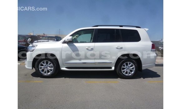 Dieundeu Imported Toyota Land Cruiser White 4x4 in Import - Dubai in Dakar Dieundeu Imported Toyota Land Cruiser White 4x4 in Import - Dubai in Dakar