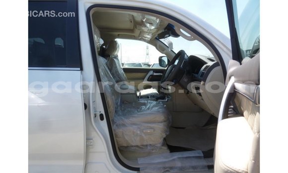 Dieundeu Imported Toyota Land Cruiser White 4x4 in Import - Dubai in Dakar Dieundeu Imported Toyota Land Cruiser White 4x4 in Import - Dubai in Dakar